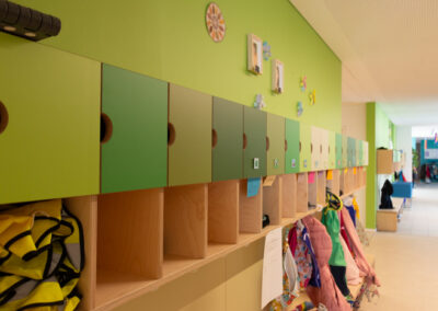 Garderobe im Haus für Kinder