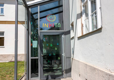 INKITA Kinderkrippe Eingangsbereich aus Glas